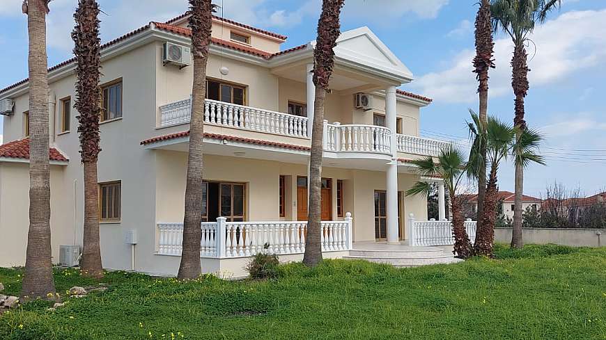 5 bdrm villa for sale/Aradhippou