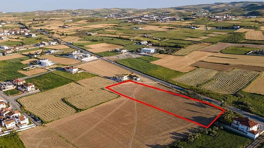 Shared residential field in Athienou, Larnaca
