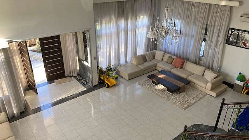 5 bdrm villa for sale/Off Dhekelia Road