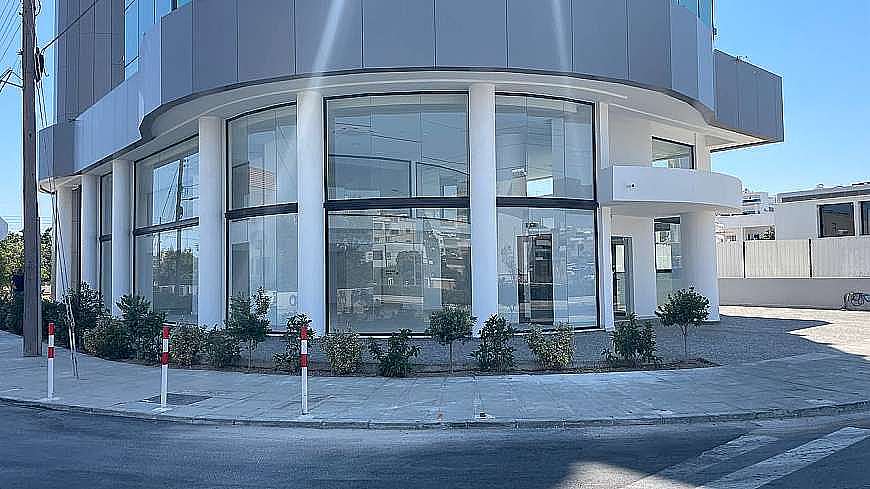 Showroom for rent/Limassol rd