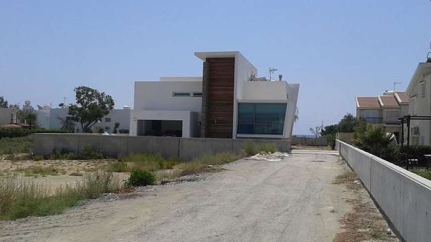 3 bdrm house/ Dhekelia Rd