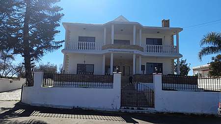 4 bdrm house for sale/Anglisides
