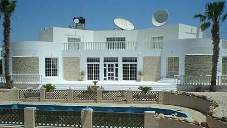 Luxurious 6 bdrm house for sale in Anafotia village.