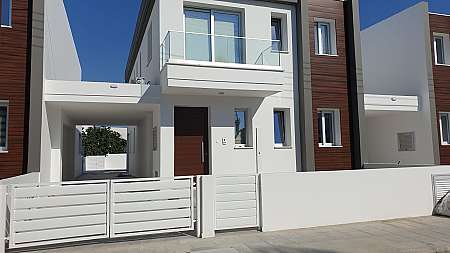 4 bdrm villa for rent/Livadhia