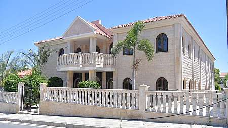 5 bdrm villa for sale/Oroclini