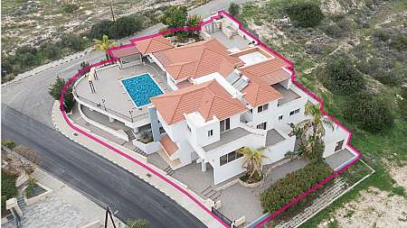 6 bdrm House in Agios Tychonas / Limassol