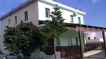 3 Bedroom Detached House For Sale, Agglisides