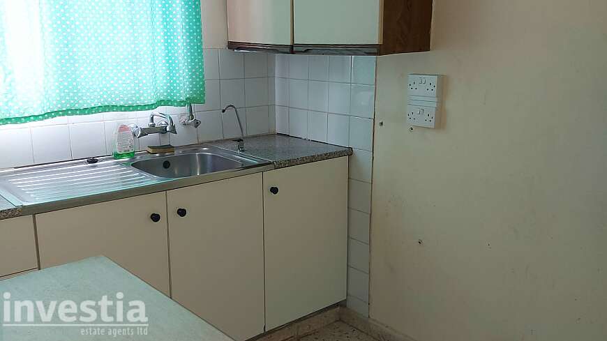 Old house for sale/Kamares area