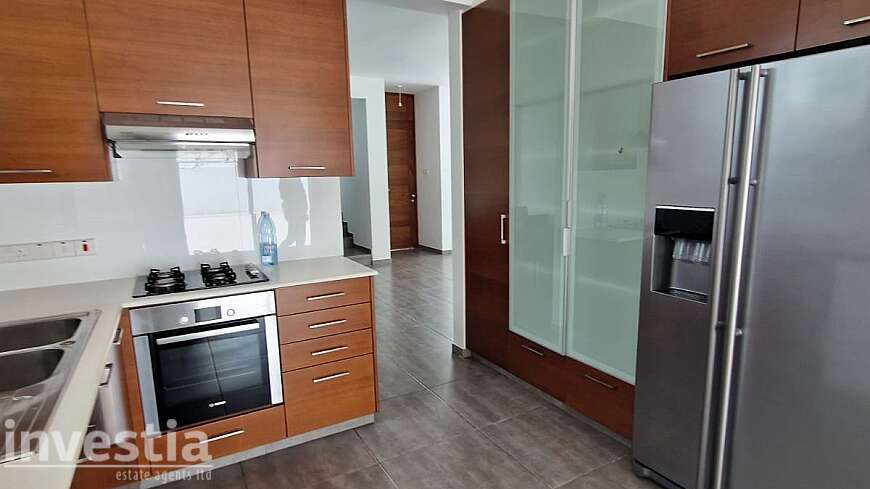 4 bdrm house for rent/Livadhia