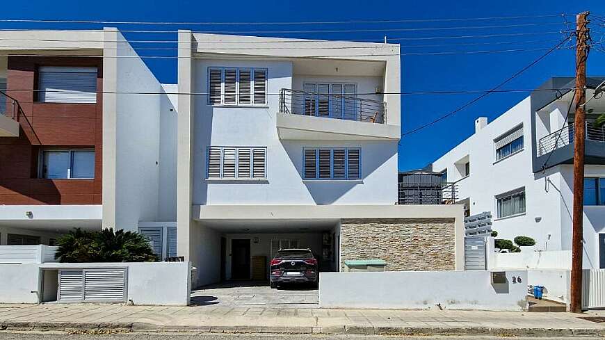 Three-storey house in Egkomi, Nicosia