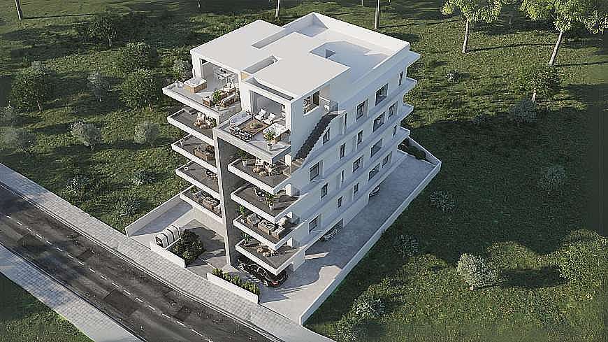 Building for sale near Cineplex Larnaca.