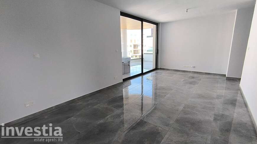 3 bdrm brand new apt/ Mackenzie