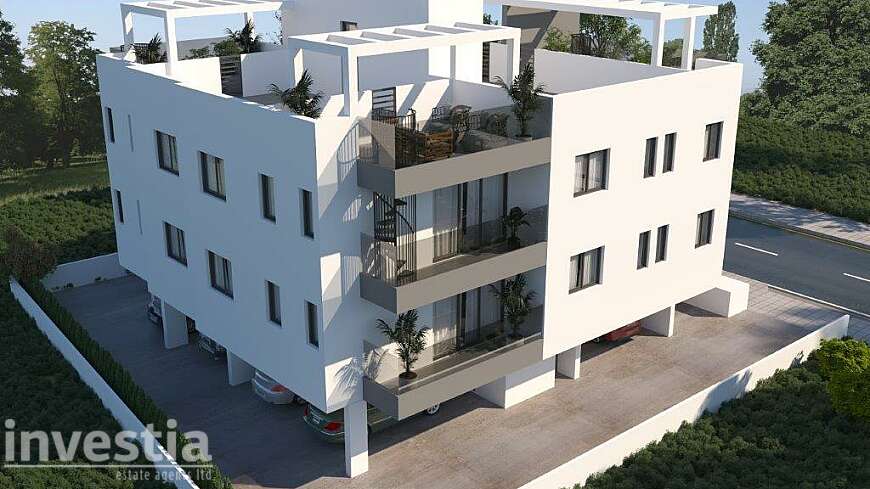 2 bdrm top floor apartment for sale/Kiti