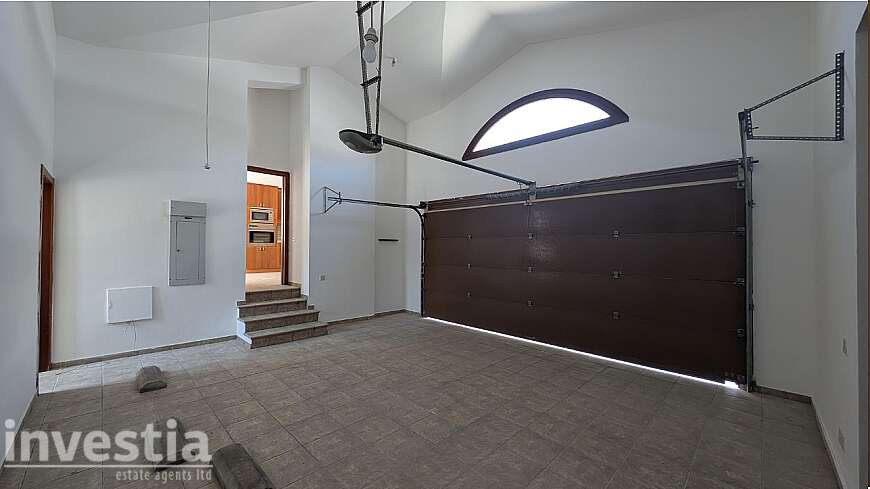 5 bdrm house/Krassas area