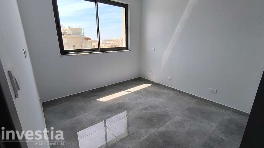 3 bdrm brand new apt/ Mackenzie