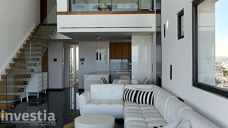 3 bdrm penthouse for sale/Port area