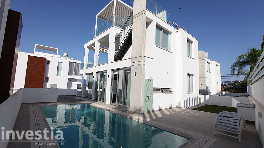 4 Bedroom Villa For Sale in Protaras