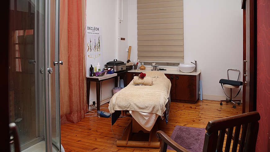 Beauty salon for rent/centre