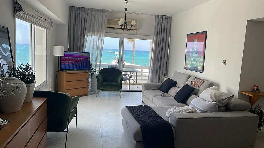 Beachfront apartment to rent,Larnaca Dhekelia road.