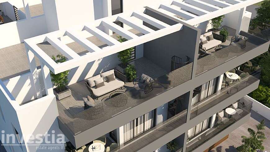 2 bdrm top floor apartment for sale/Kiti
