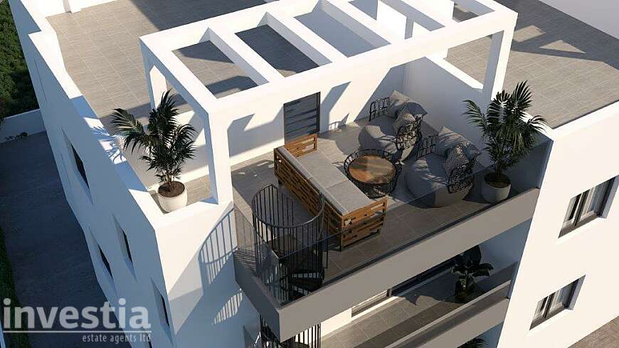 2 bdrm top floor apartment for sale/Kiti