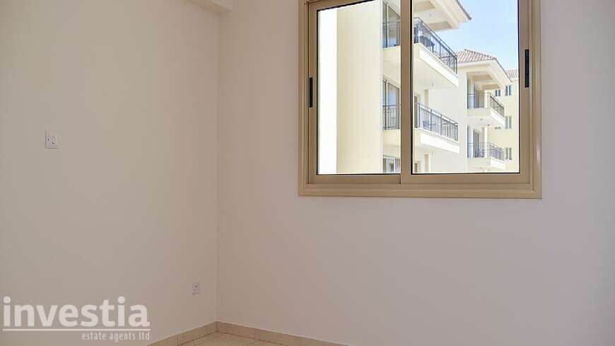 2 bdrm flat for sale/Port area