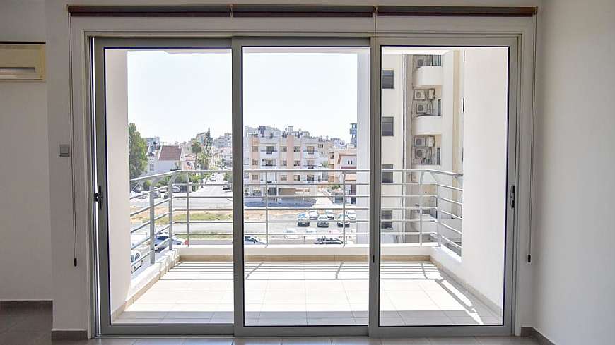 1 bdrm flat for sale/Limassol road