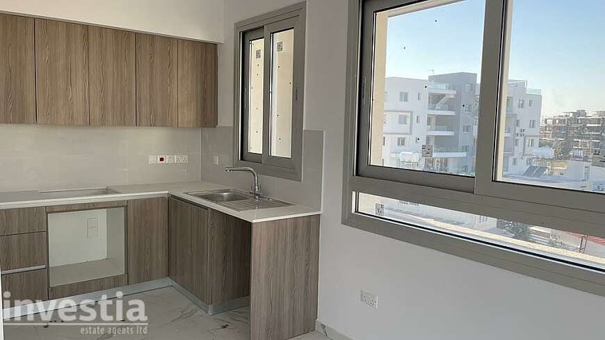 2 bdrm apt/port area