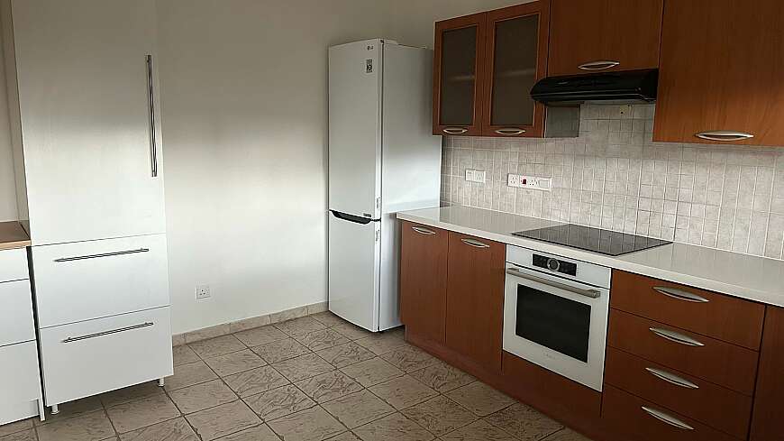 2 bdrm flat for rent/Mall Area