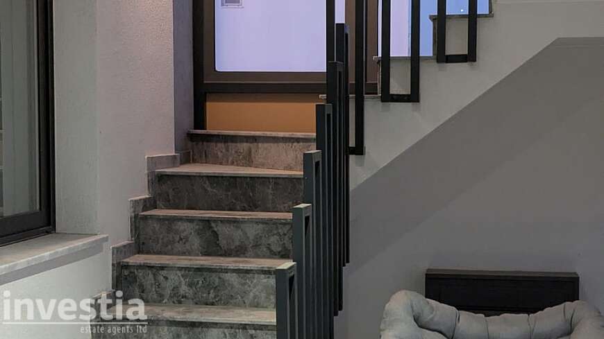 2 bdrm brand new penthouse/Dhrosia