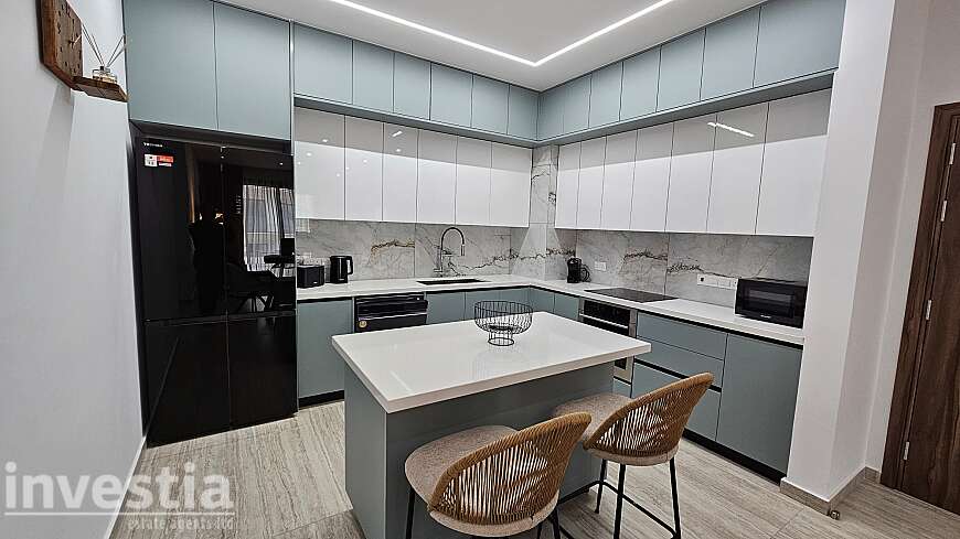 3 bdrm penthouse apartment for rent/Livadhia