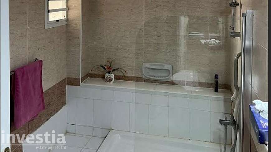 3 bdrm apt/center