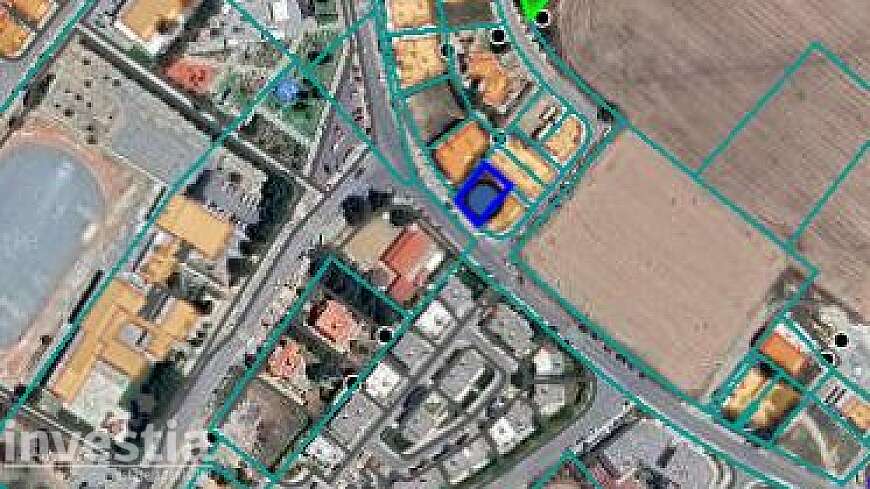 Plot for sale/Meneou