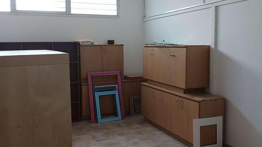 Showroom with studio at the back/Limassol road