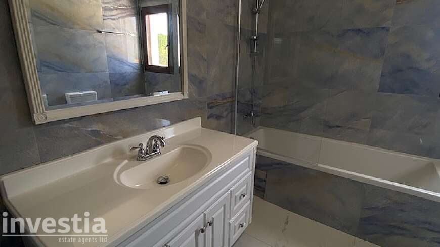 5 bdrm villa for rent/Pyla