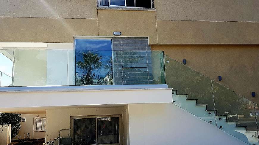 2 bdrm seafront apartment for sale/Dhekelia Road