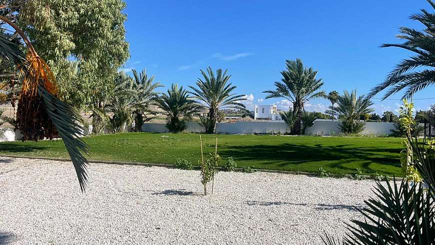 4 bdrm villa for rent/Off Dhekelia Road