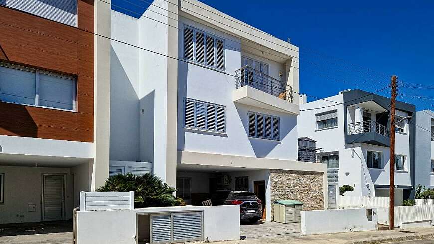 Three-storey house in Egkomi, Nicosia