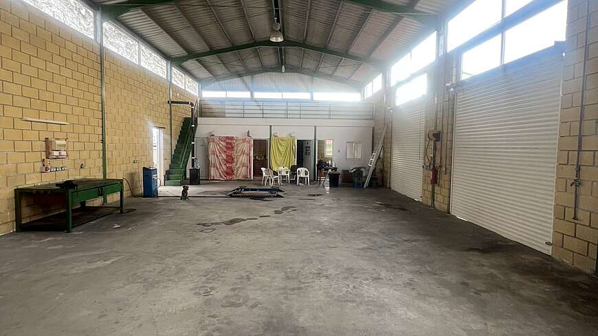 Garage/Warehouse for rent/Aiport area