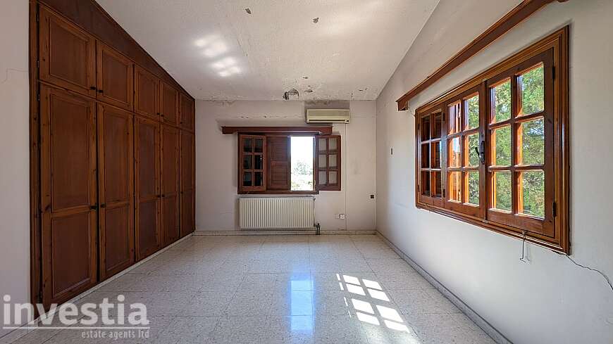 Charming Countryside Home For Sale on a Spacious Plot in Psevdas, Larnaca
