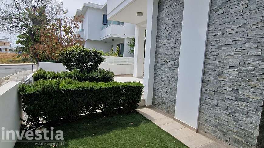 4 bdrm house for rent/Livadhia