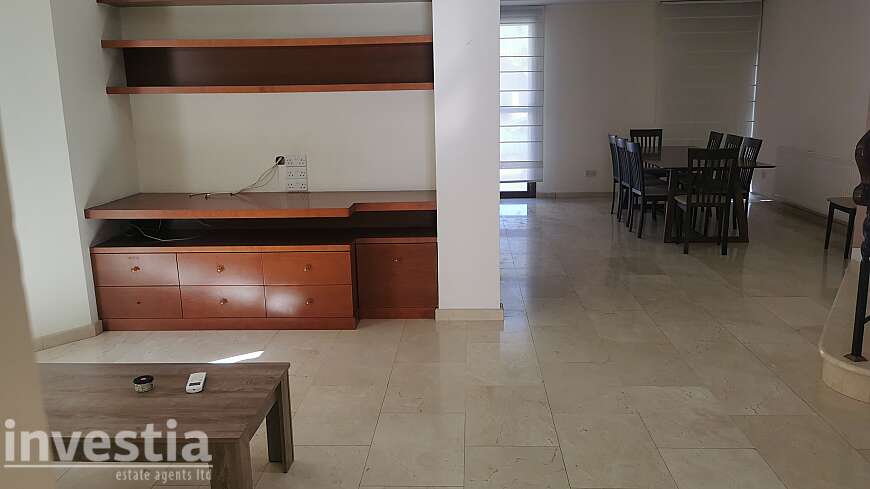 4 bdrm house/New Stadium area