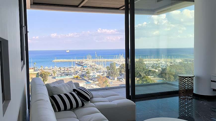 3 bdrm penthouse for sale/Port area