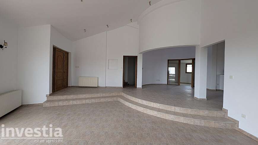 Charming Ground floor house with basement, in Maroni, Larnaca