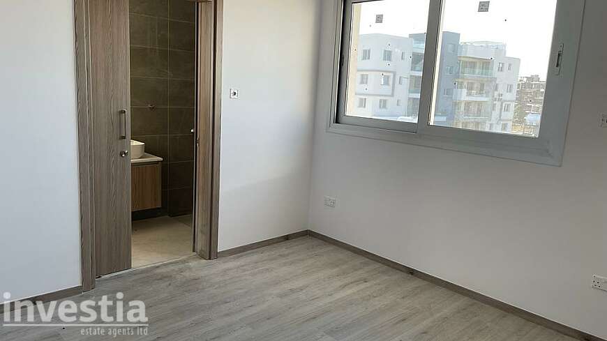 2 bdrm apt/port area