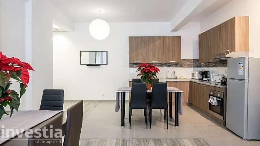 3 bdrm flat for sale/Larnaca centre
