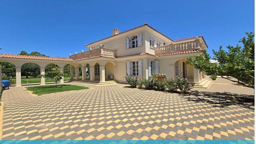 4 BEDROOM VILLA BEACHFRONT VILLA/PROTARAS