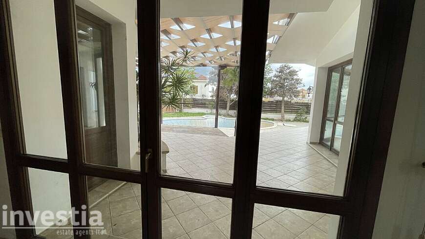 5 Bedroom Bungalow For Sale in Aradippou, Larnaca