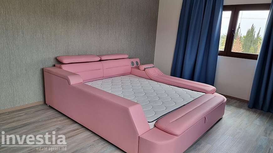 5 bdrm villa for rent/Pyla