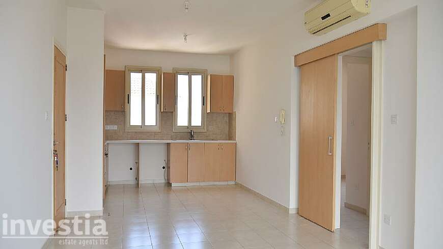 2 bdrm flat for sale/Port area